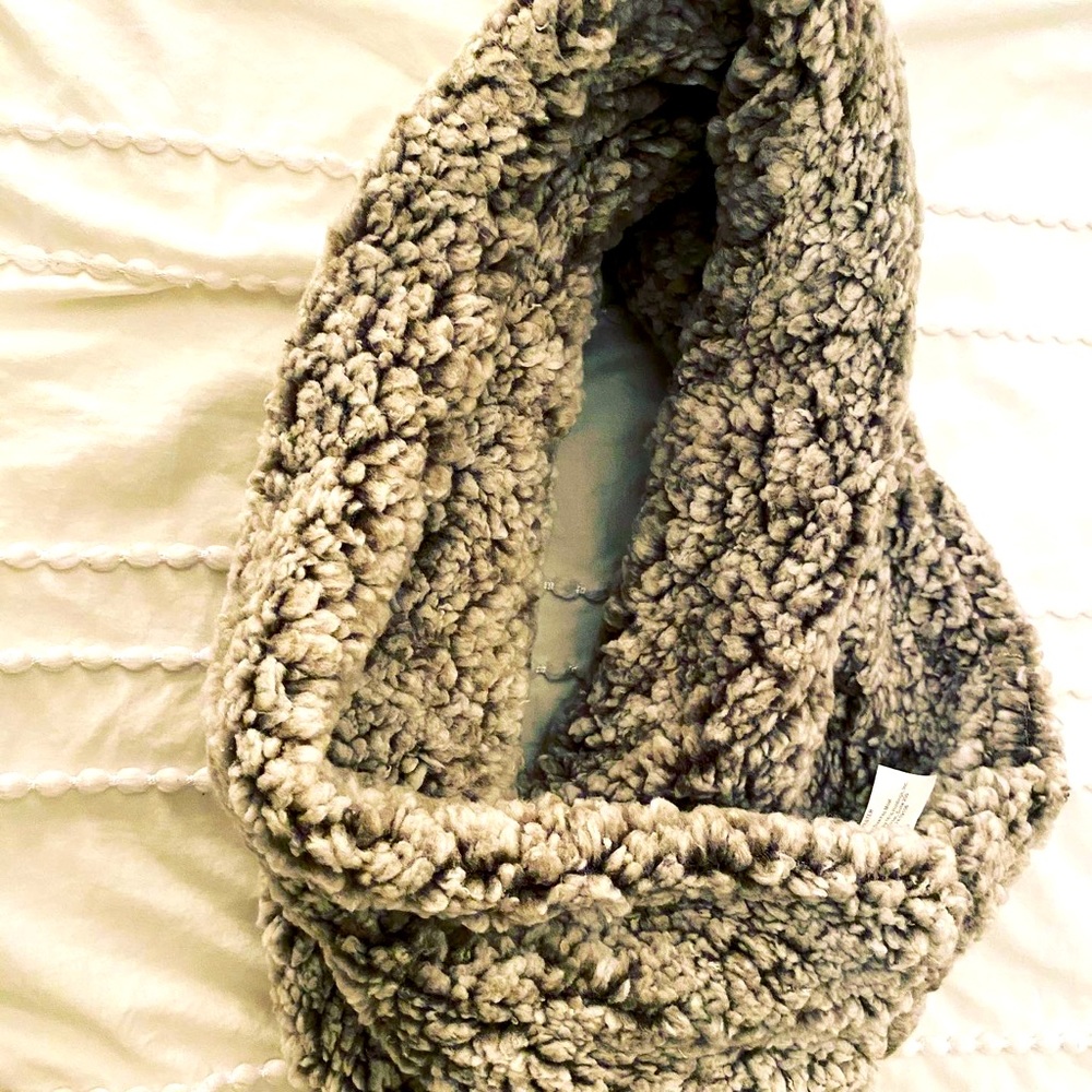 Sherpa scarf